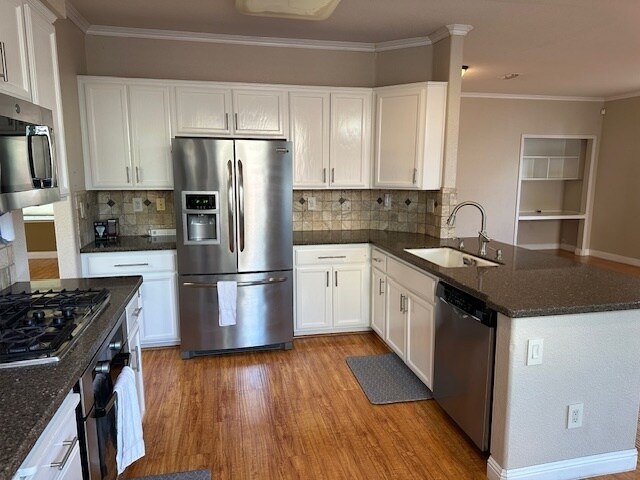 Building Photo - Lodi 4 Bedroom 3 Bathrom Home with a Pool