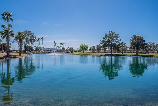 Building Photo - 650 S Arrowwood Way