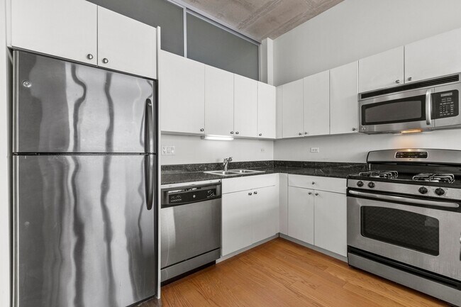 Building Photo - 235 W Van Buren St