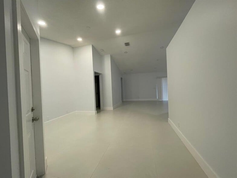 Building Photo - 1630 Zenith Way