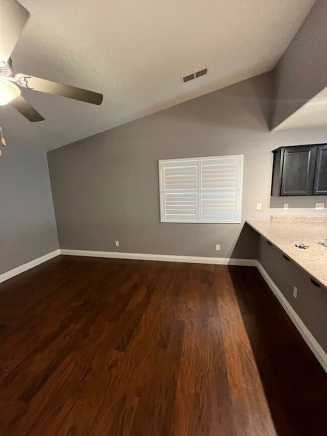 Building Photo - 402 N Amador St