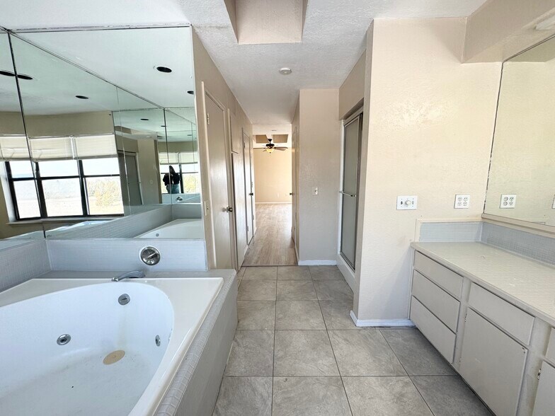 Building Photo - 401 NE 115th St