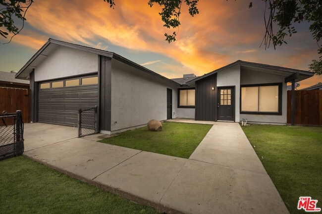 Building Photo - 1040 Iris St