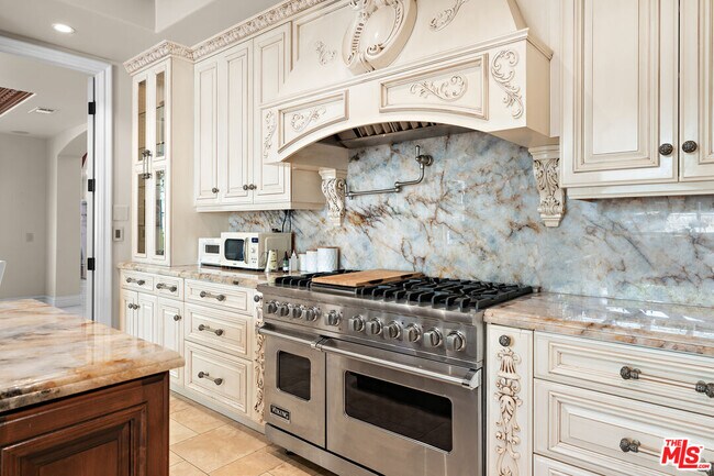 Building Photo - 2428 Oak Canyon Pl