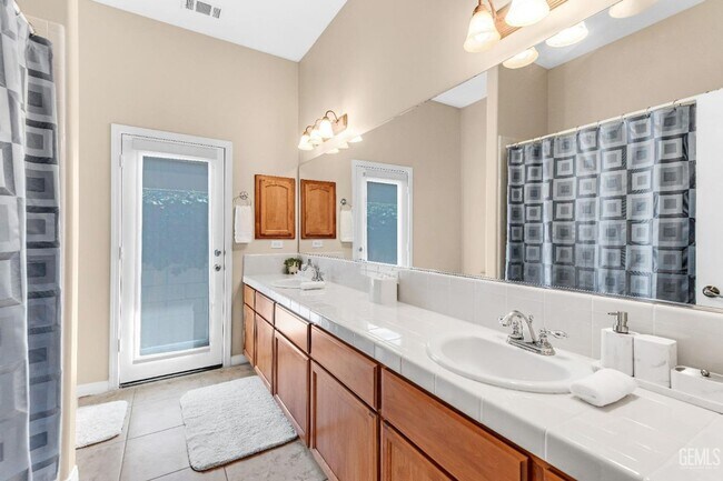 Building Photo - Brighton Estates Luxury 4-Bedroom Home wit...