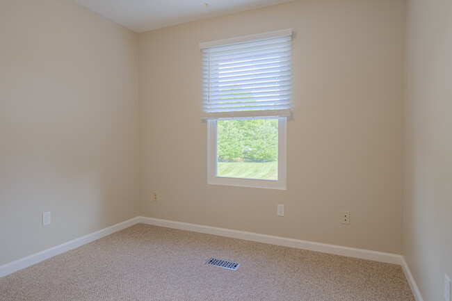 Bedroom 2 - 1 - 191 Clover Valley Cir