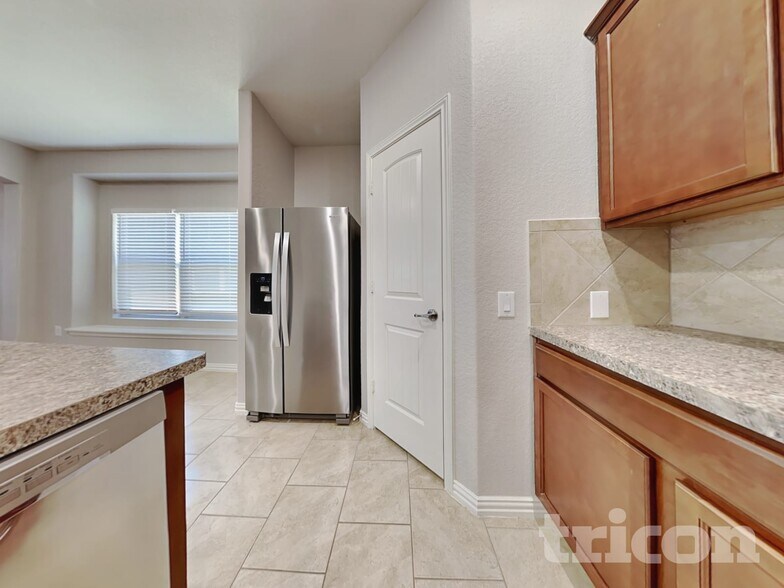 Building Photo - 5907 Cielo Ranch