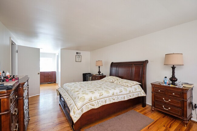 Building Photo - 9124 Orchard Brook Dr