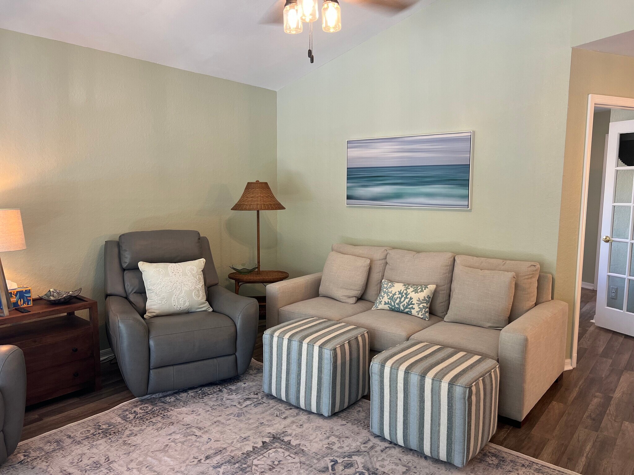 Den - 1096 Woodshire Ln