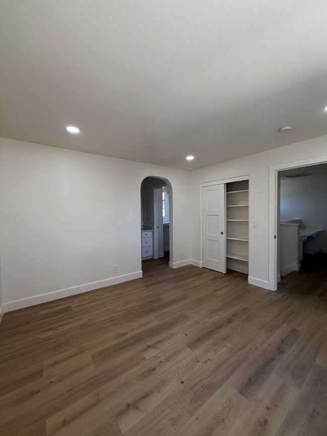 Building Photo - 1321 Dahlia Loop