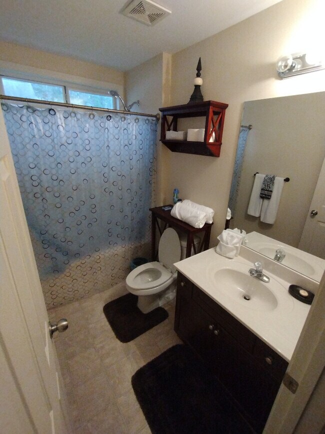 Building Photo - Loganville Retreat