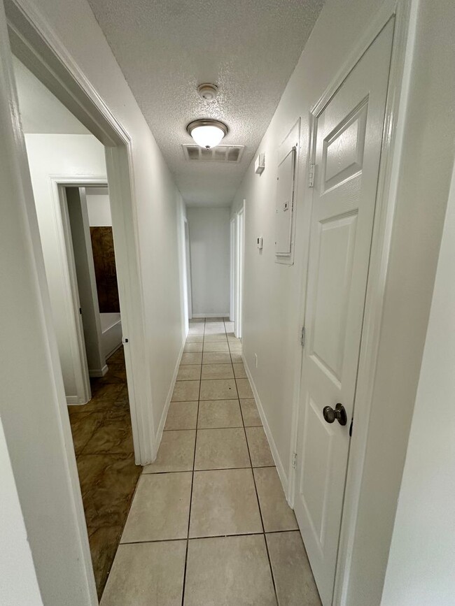 Building Photo - Charming 3 Bedroom Home in Apopka!