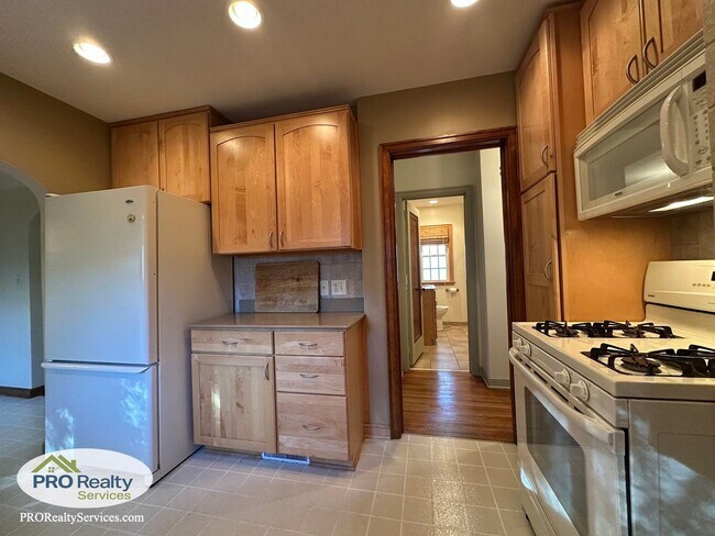 Building Photo - 3 Bedroom House in Oakdale