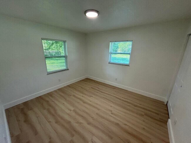 Building Photo - 2135 Sibley Ave