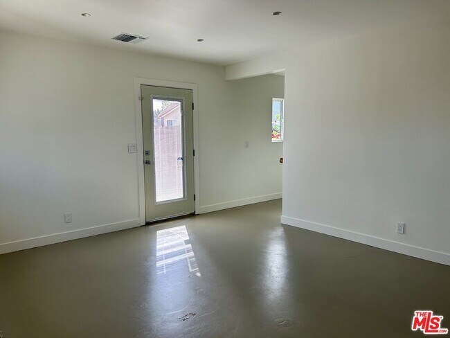 Building Photo - 3417 Chadwick Dr
