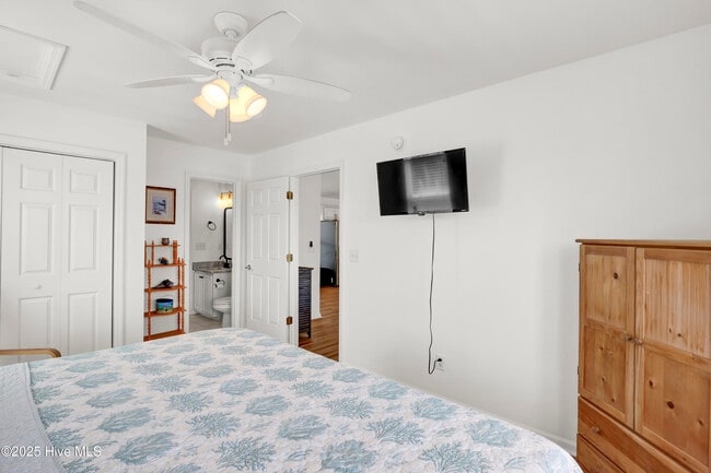Building Photo - 1401 S Shore Dr