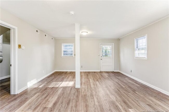 Building Photo - 1089 Essex Pl