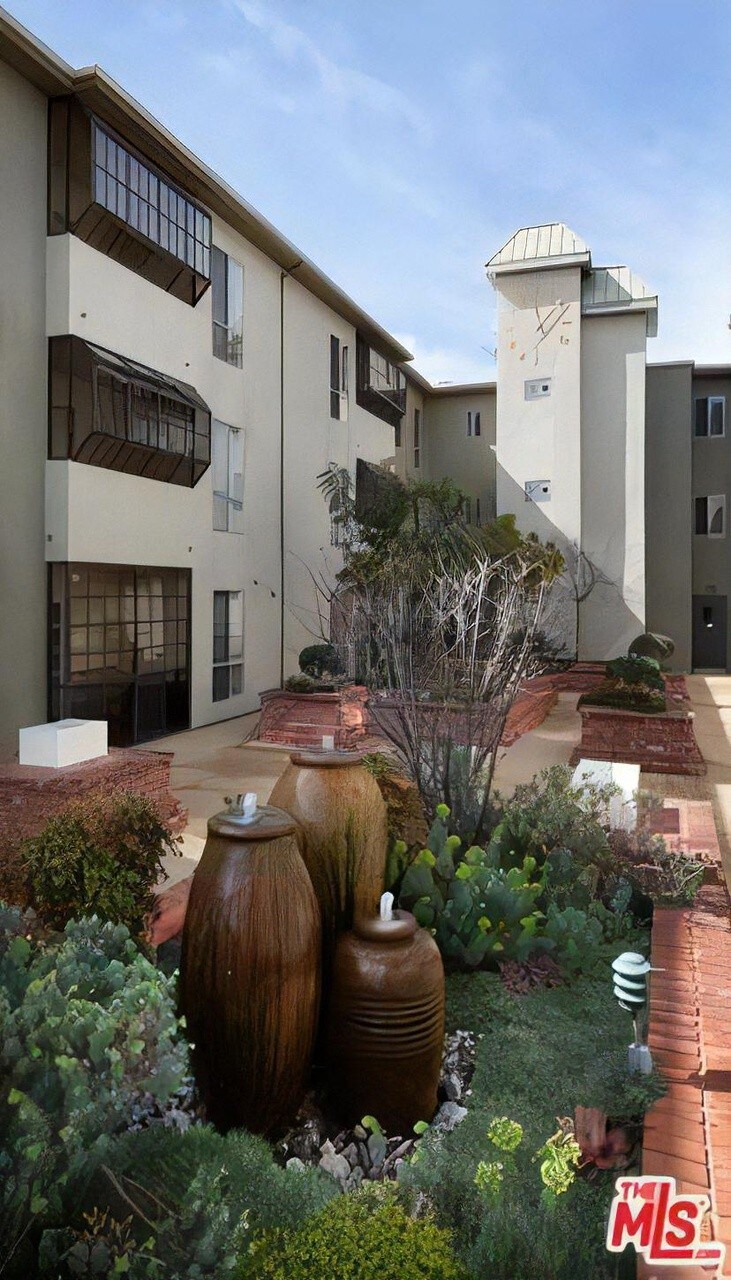 Building Photo - 339 S Catalina Ave