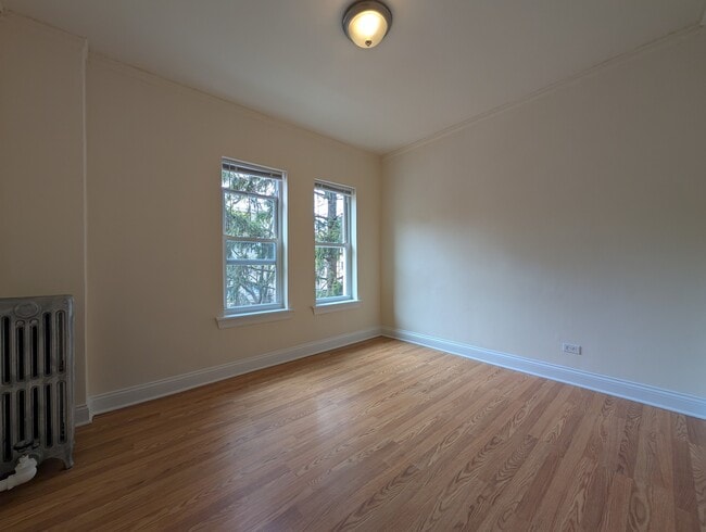 Building Photo - 5417 N Kenmore Ave