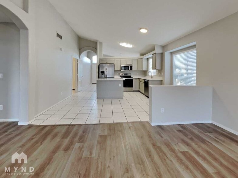 Building Photo - 1045 W Todd Dr