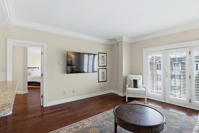 Building Photo - 5400 Park Ave