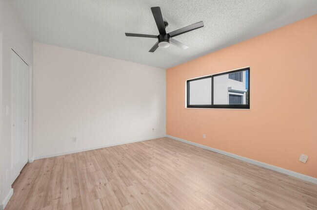 Building Photo - 6175 S Mirror Lake Dr