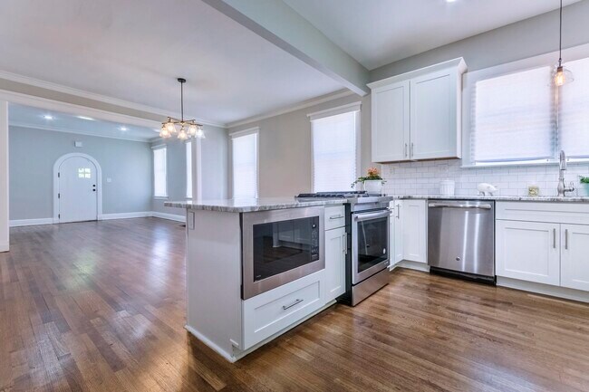 Building Photo - 1553 North Pkwy