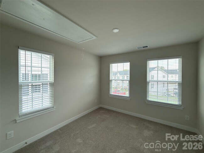 Building Photo - 422 Serenity Cir
