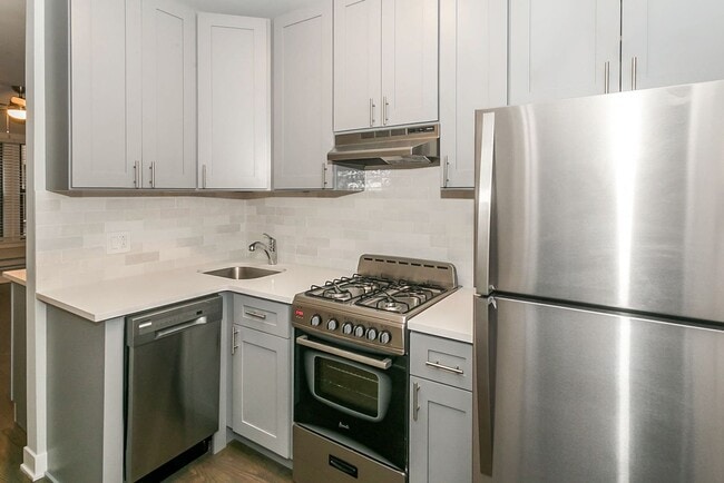 Building Photo - 627 W Melrose St