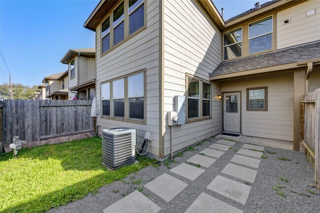 Building Photo - 8335 Hawthorn Vly Ln