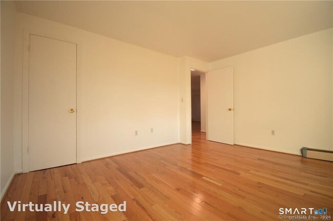 Building Photo - 5 Grandview Dr