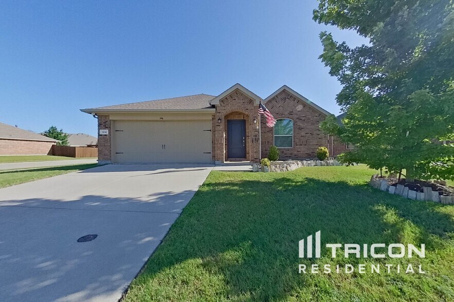 Primary Photo - 1214 Cres View Dr