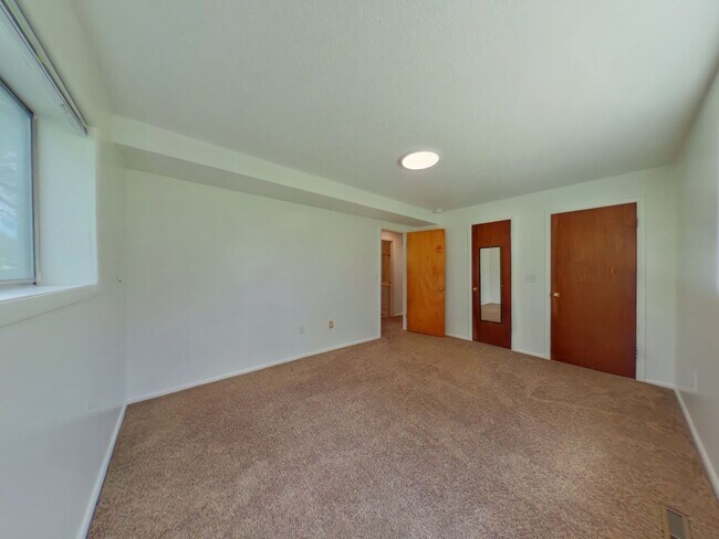Building Photo - Spacious and charming! Conveniently located 2 bedroom, 1 bathroom