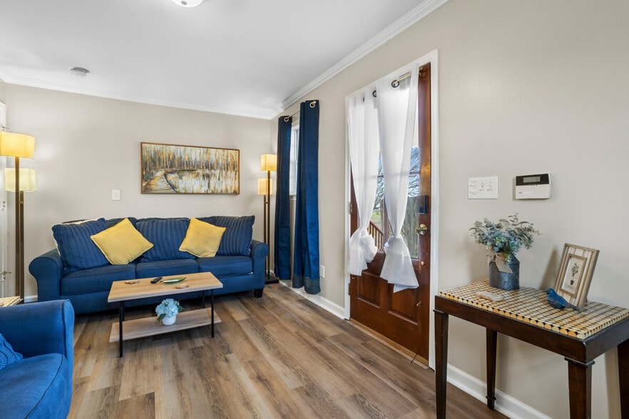 Building Photo - 426 Russell Ave