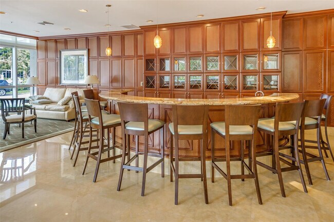 Building Photo - 347 N New River Dr E