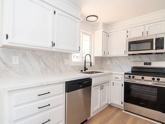 Building Photo - "Charming 5-Bed Sanctuary with Cozy Fireplace on South Rogers Street!"