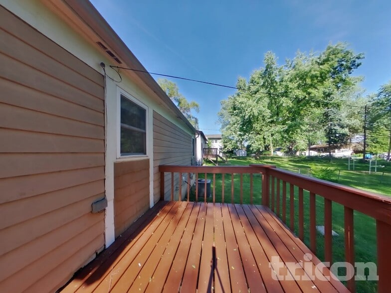 Building Photo - 9119 Memory Trail