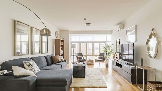 Building Photo - 90-02 Queens Blvd