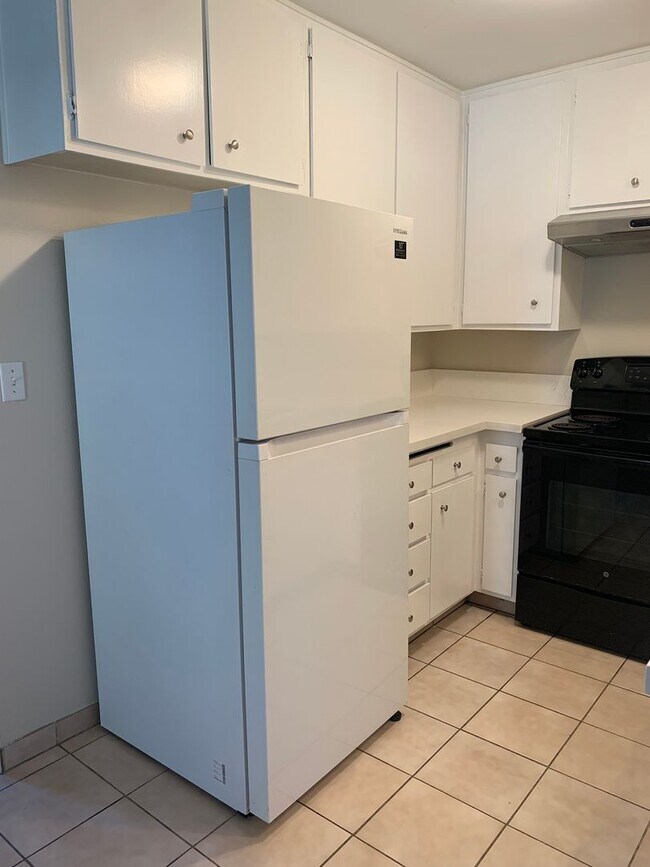 Building Photo - 5510 Armitos Ave