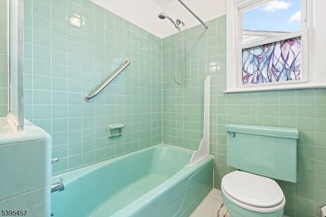 Building Photo - 726 Gates Terrace