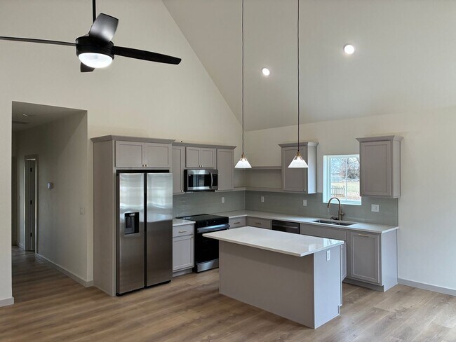 Building Photo - Brand new 2 bed 2 bath home - Springfield MO