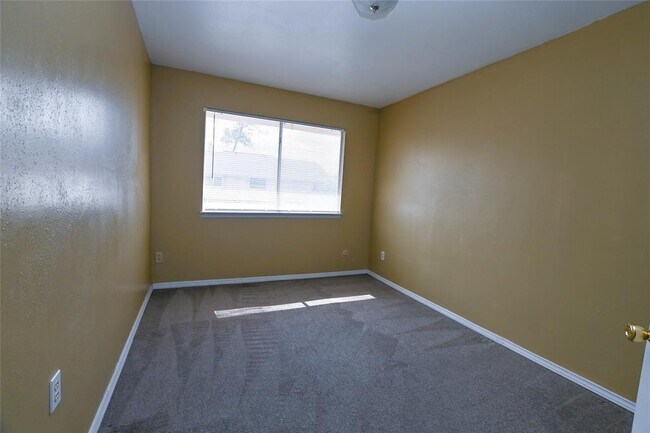 Building Photo - 5800 Lumberdale Rd