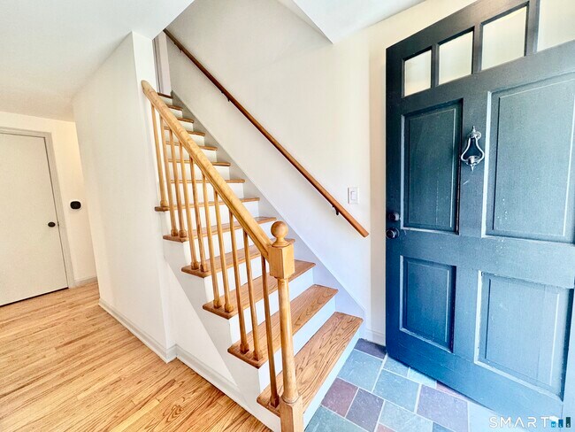 Building Photo - 14 Bower Rd