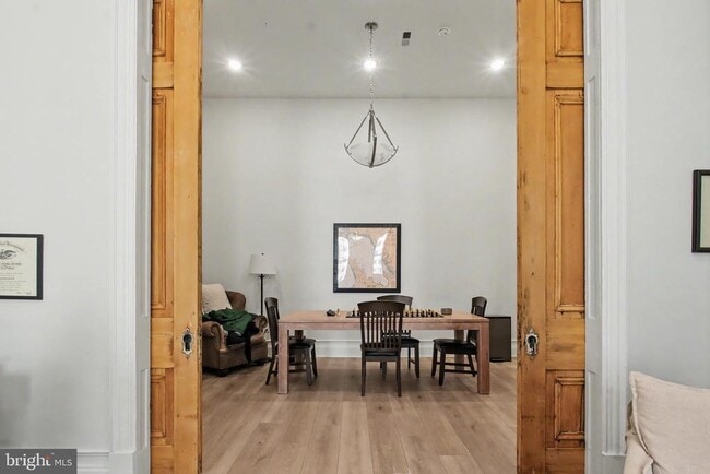 Building Photo - 1824 Chestnut St