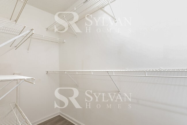 Building Photo - This charming home is ready for you!