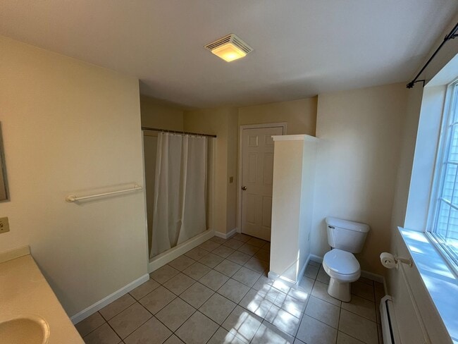 Building Photo - Spacious  South Burlington Townhouse for Rent - Available 7/1