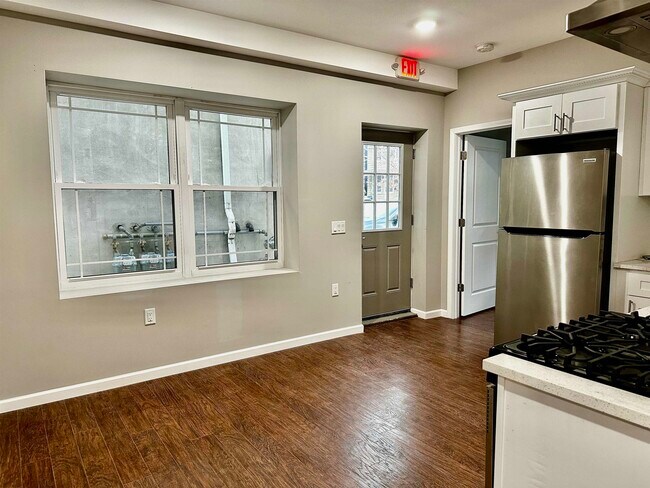 Building Photo - 40 Vroom St