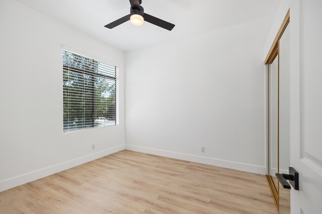 Building Photo - 31 Oak Knolls