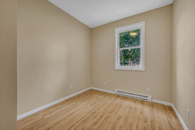 Building Photo - 267 Main St