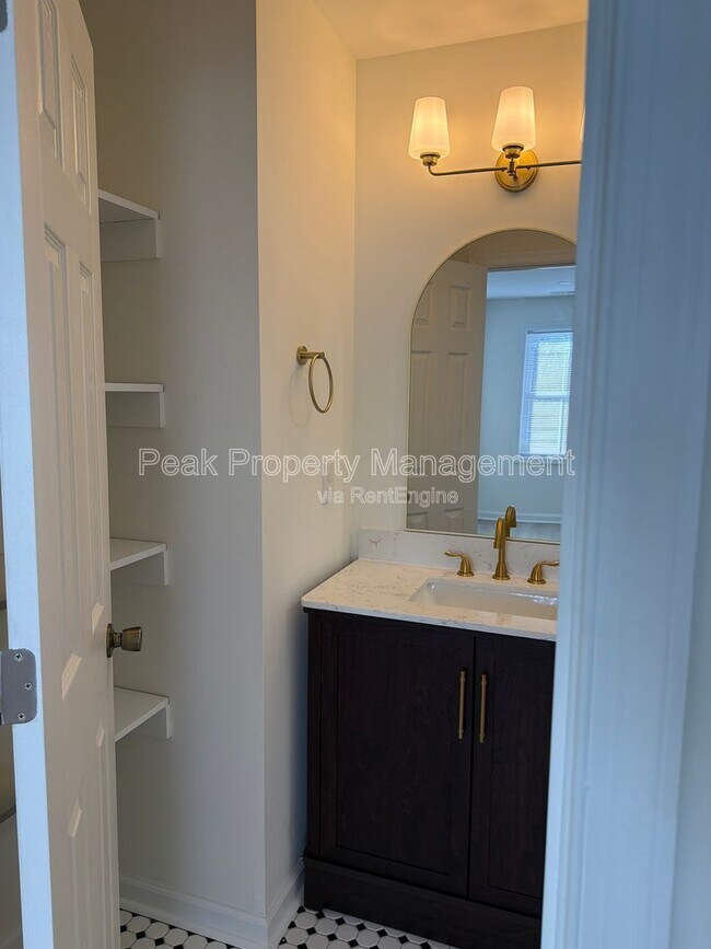 Building Photo - 3016 Parkwood Ave